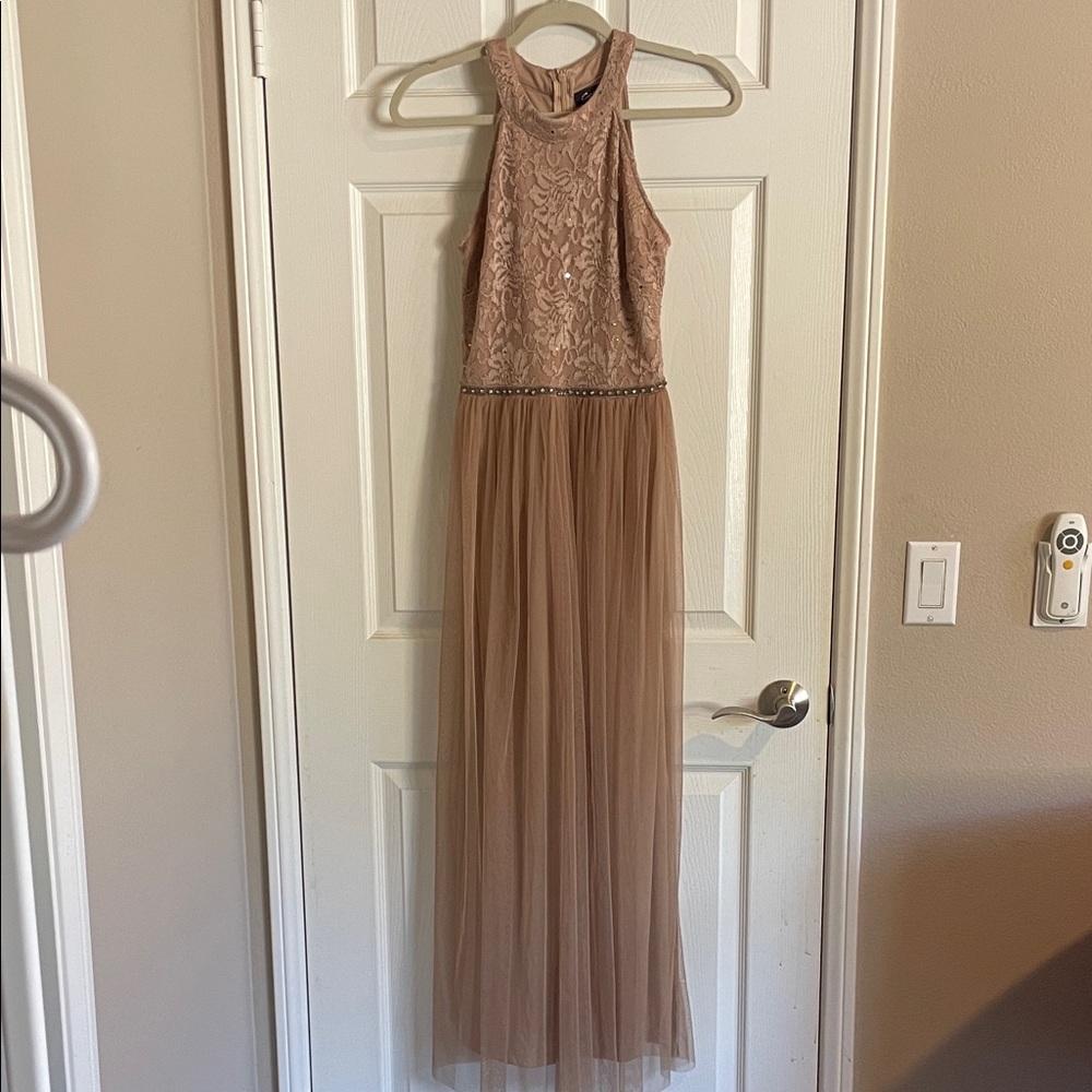 Elegant Lace and Tulle Gown
